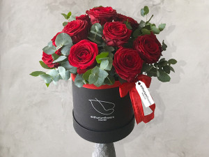 Aranjament floral cu 15 Trandafiri rosii